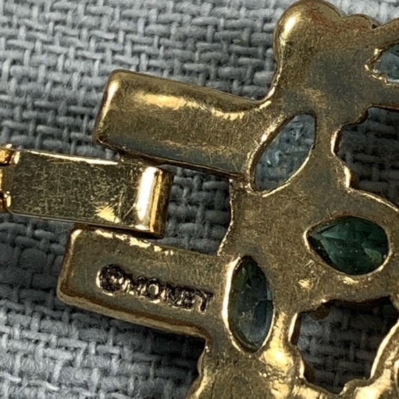 Monet bracelet gold tone, multi color faceted stones (1 missing) - Picture 9 of 15